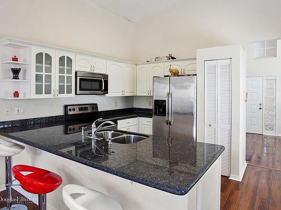 4th image of 1170 Wilshire Cir E