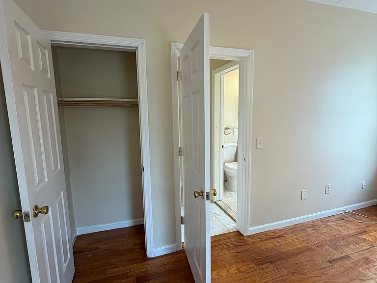 21 Robert Pl #2R — Photo 18