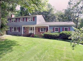 9 Pin Oak Rd, West Caldwell, NJ 07006