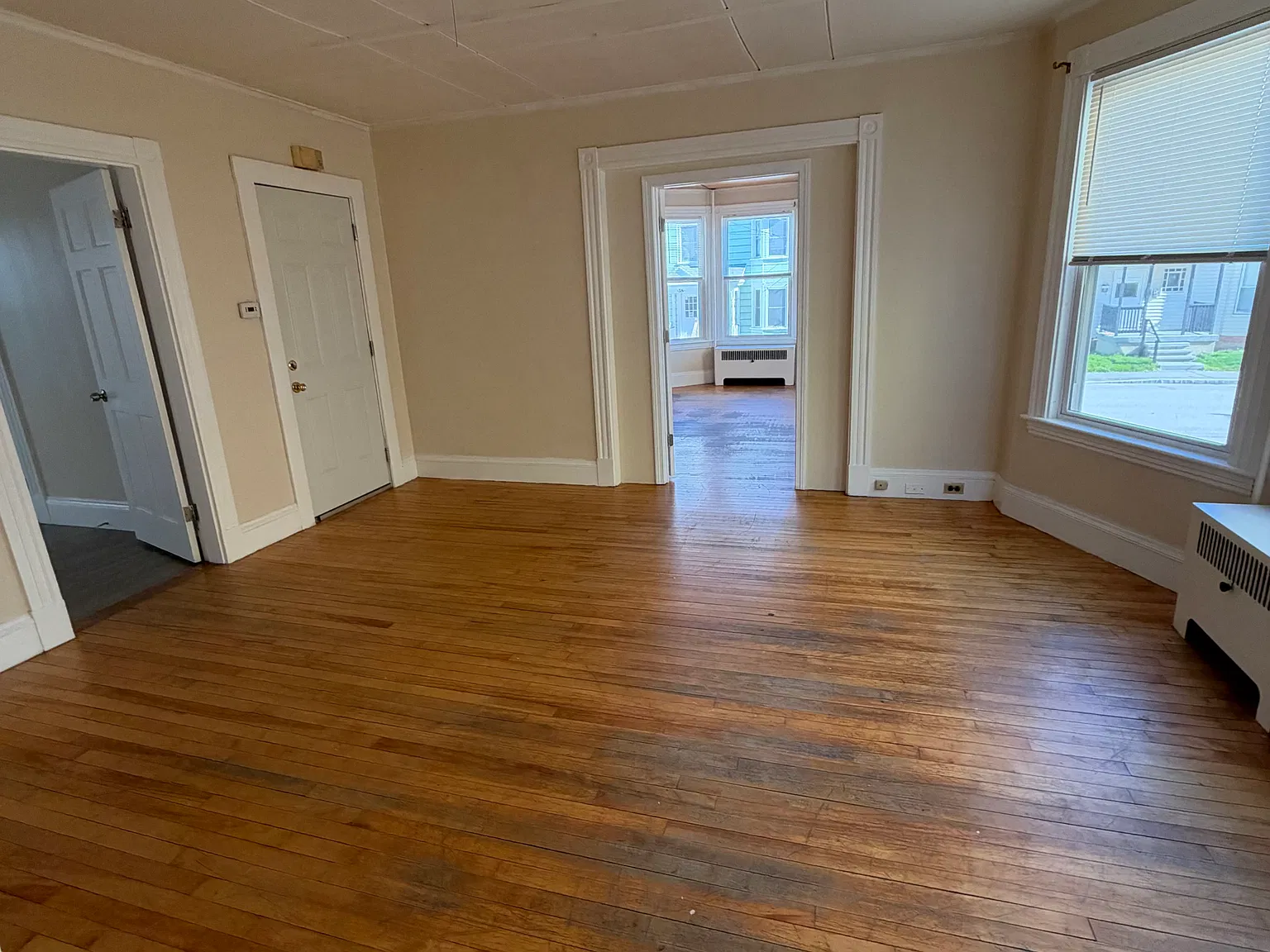 3 bed, 1150 sqft, $1,700 — Photo 3
