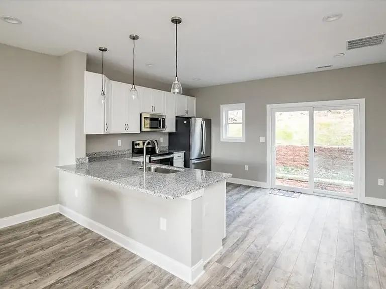9 Emanuel Ct #9 — Photo 4