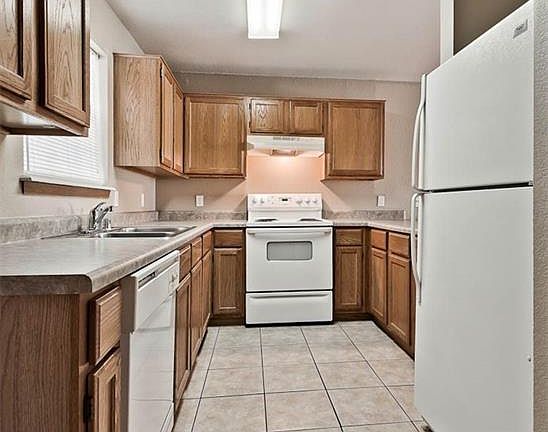 5th image of 2614 Meadow View Dr #1