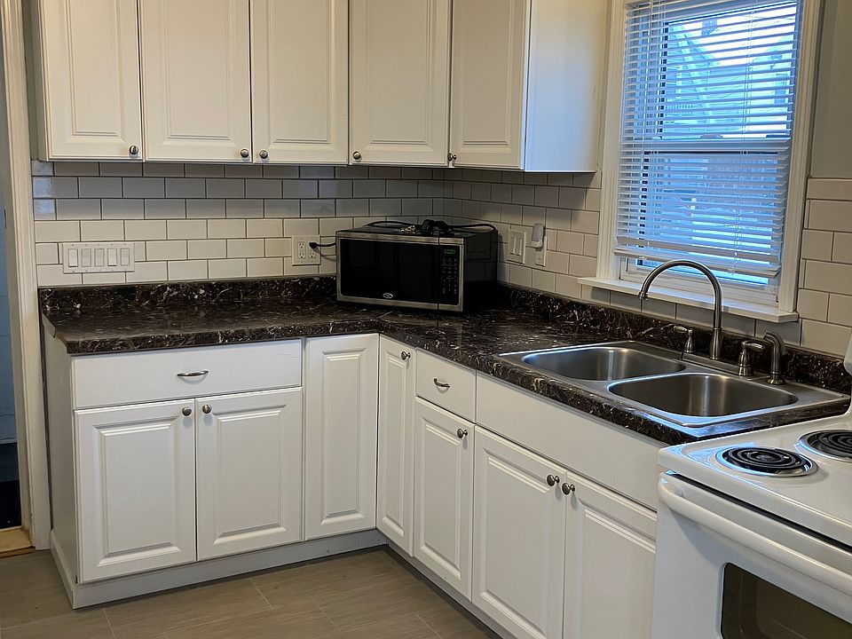 1st image of 413 Victoria Blvd #1