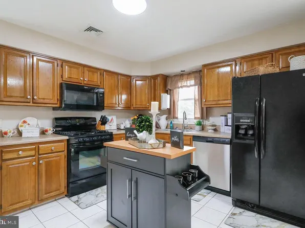 102 W Taylor Ave, Hamilton, NJ 08610