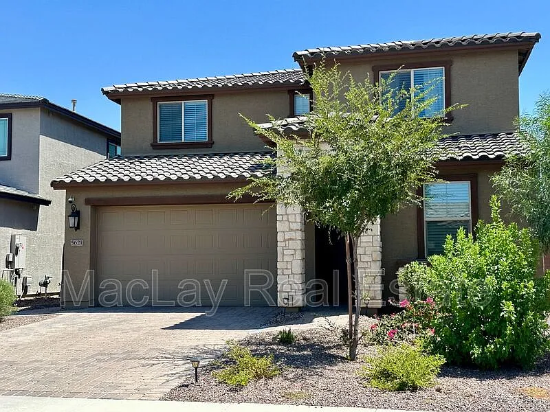 6 bed, 3.0 bath, 2775 sqft, $3,000 — Photo 2