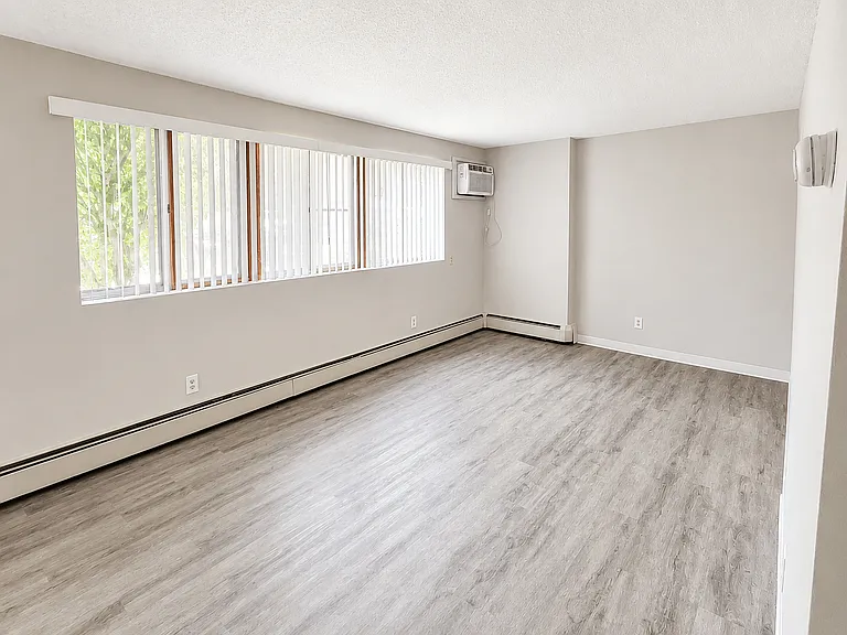 Richfield Square Apartments — Photo 39