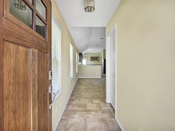 4th image of 2734 Donellan Dr