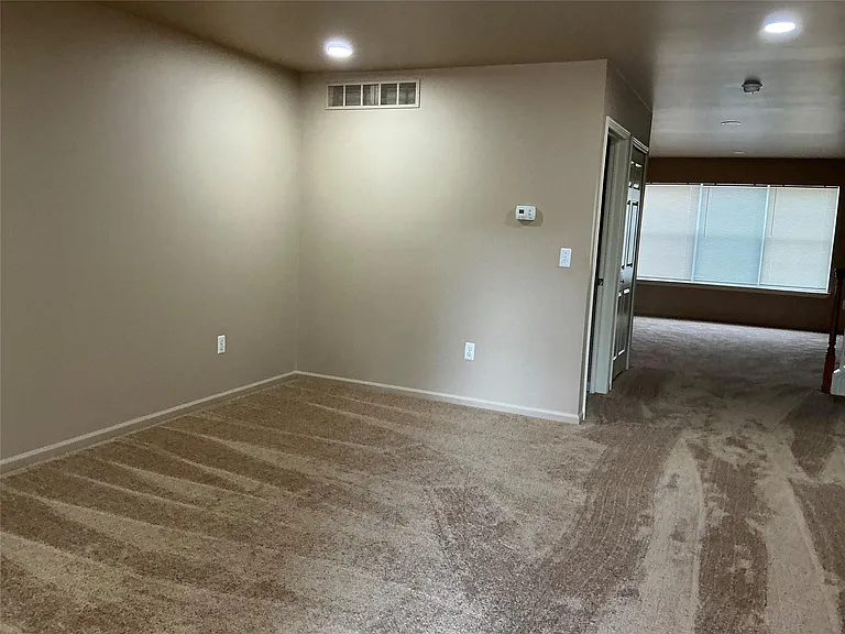 48161 Nottinghill Ln — Photo 6