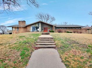 1920 N Meadowlake Dr, Augusta, KS 67010