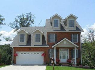 909 Suncrest Rd, Charleston, WV 25303