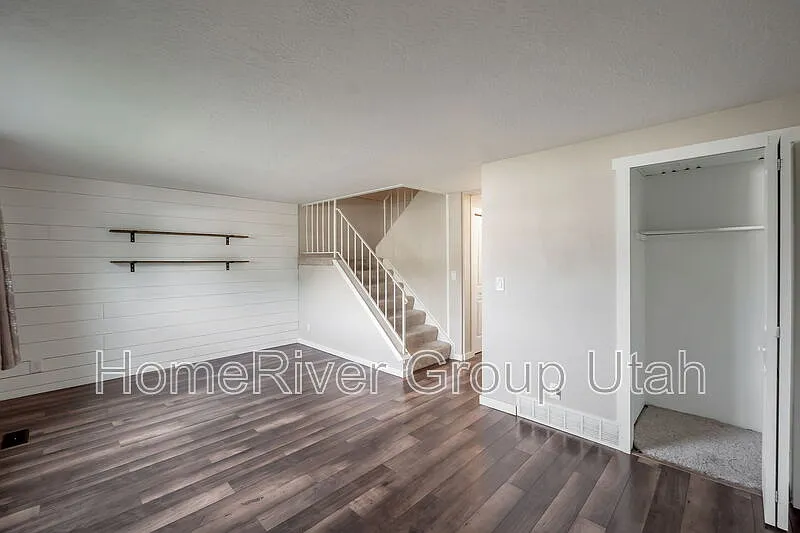 3 bed, 2.0 bath, 1580 sqft, $1,800 — Photo 2