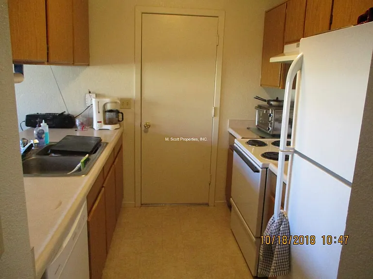 340 Sweetwater Cir #B — Photo 3