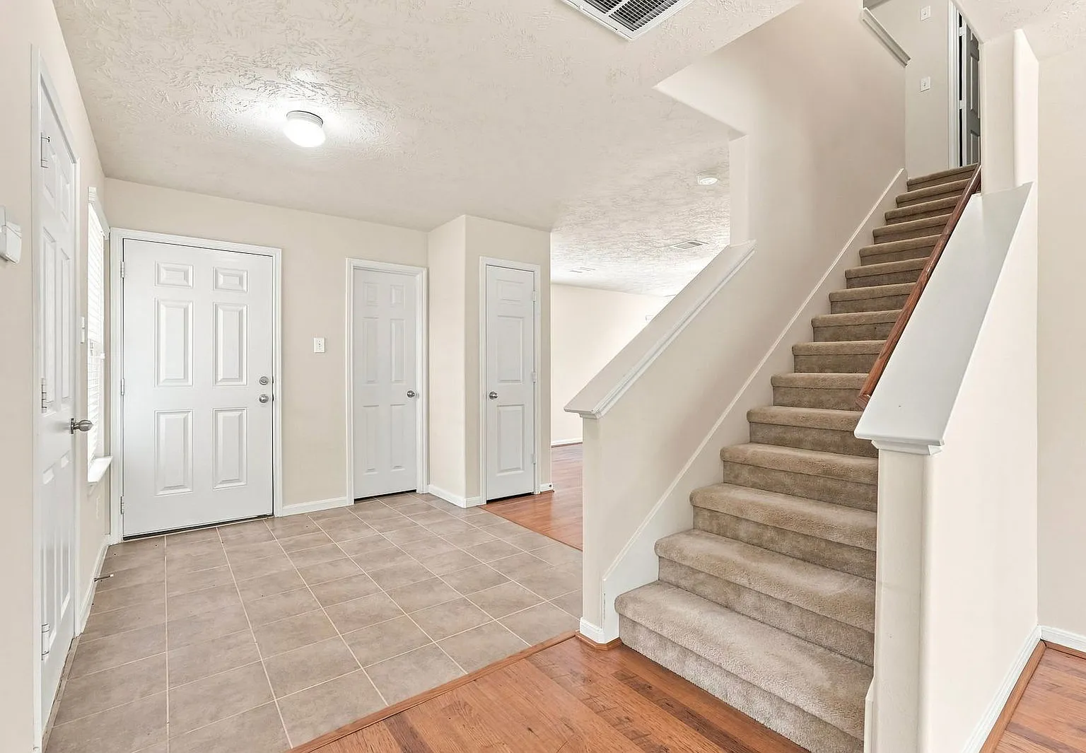 3 bed, 2.5 bath, 1710 sqft, $2,250 — Photo 2