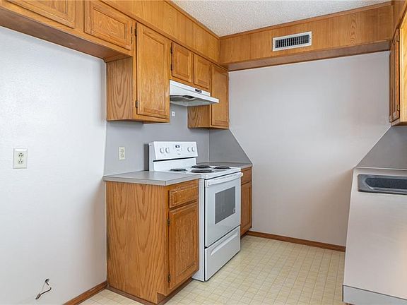 5th image of 2807 Martha Dr