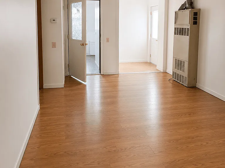 115 W Pearl St — Photo 3