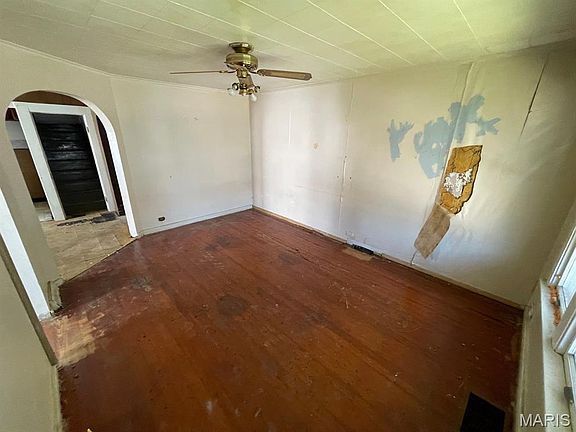 4th image of 3004 Myrtle Ave