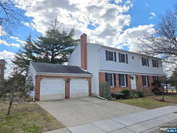 31 Wagner Ave, Wallington, NJ 07057