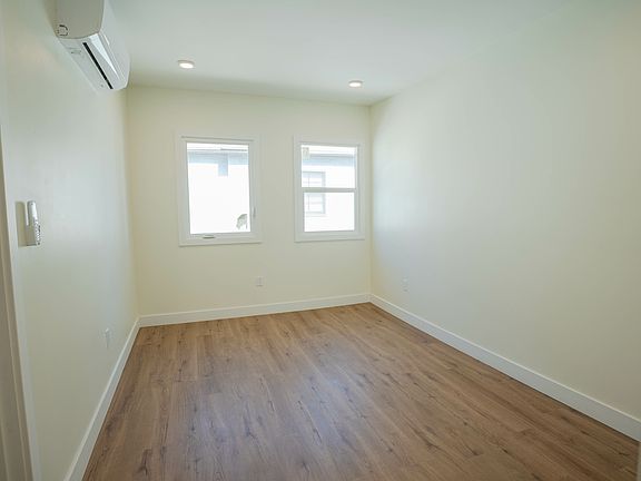 5th image of 1036 W 52nd St #3