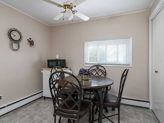 3rd image of 308 Duckpond Dr S