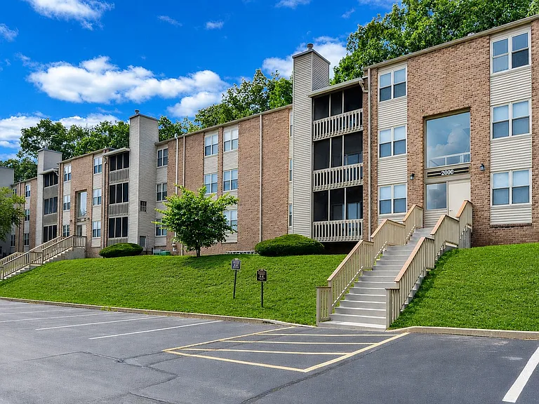 Summit Pointe Apartment Homes — Photo 26
