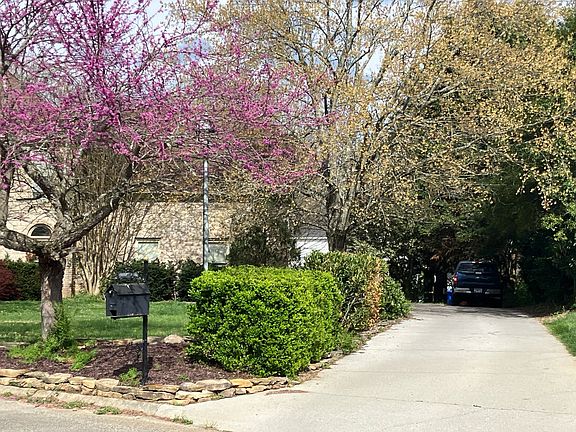 2nd image of 5813 Penshurst Ct