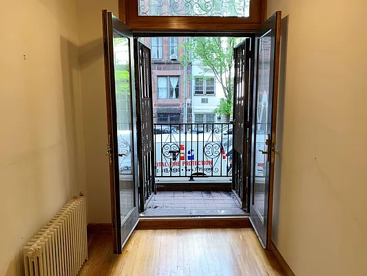 Rented by Joe Gotham LTD | media 2