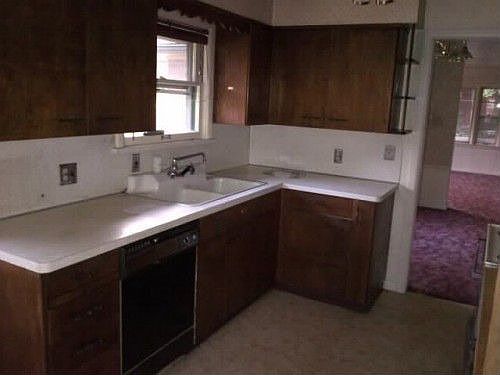 2nd image of 1465 Berkshire Dr SE