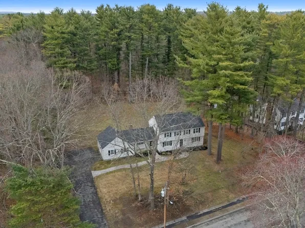 Six Glen Dr, Lynnfield, MA 01940