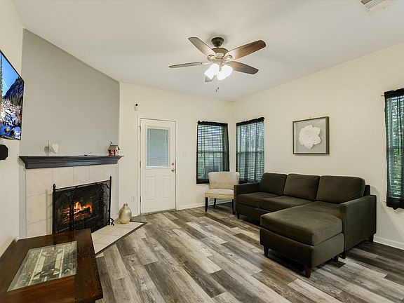 3rd image of 129 Almquist St