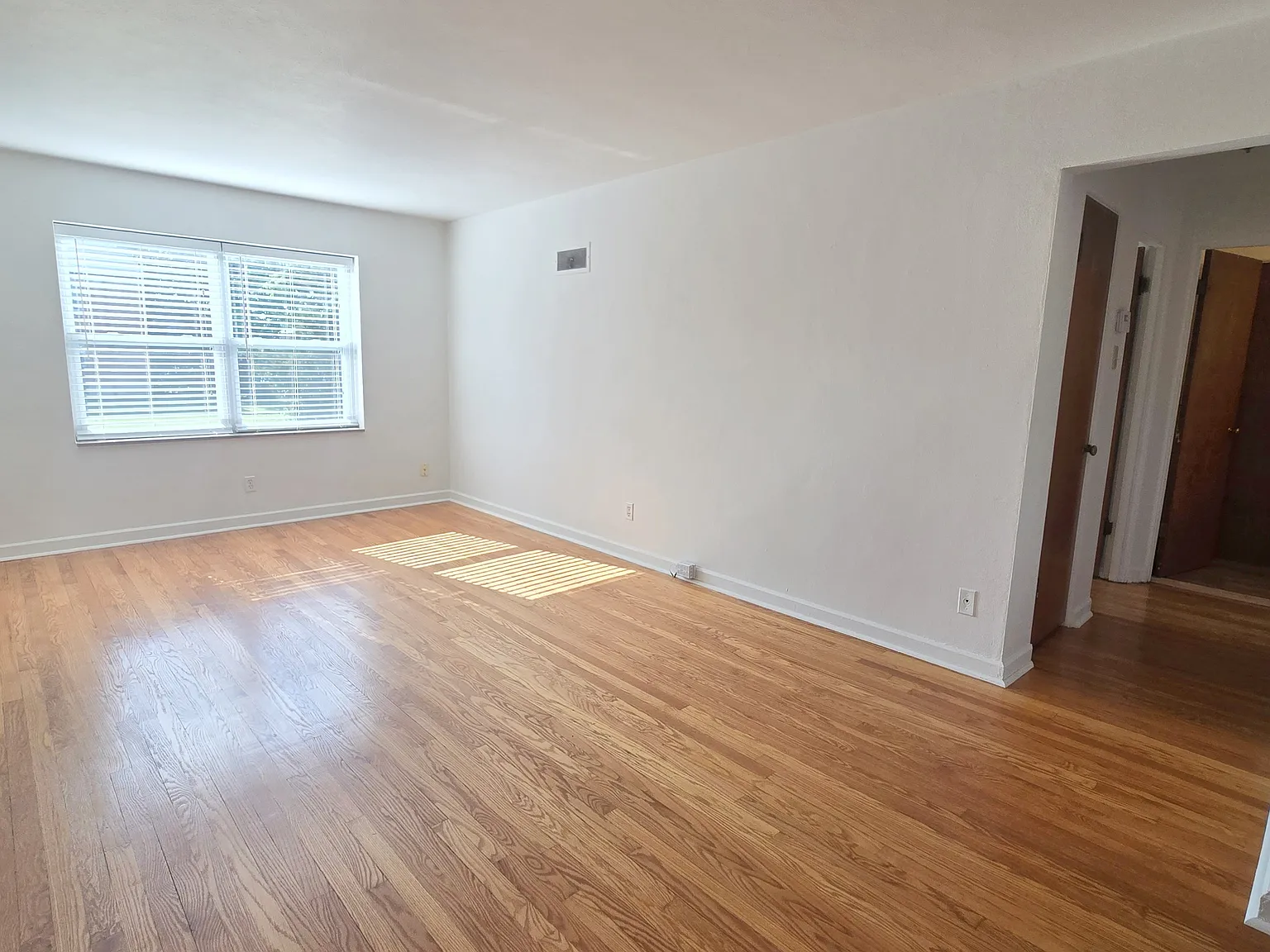 1 bed, 800 sqft, $995 — Photo 2