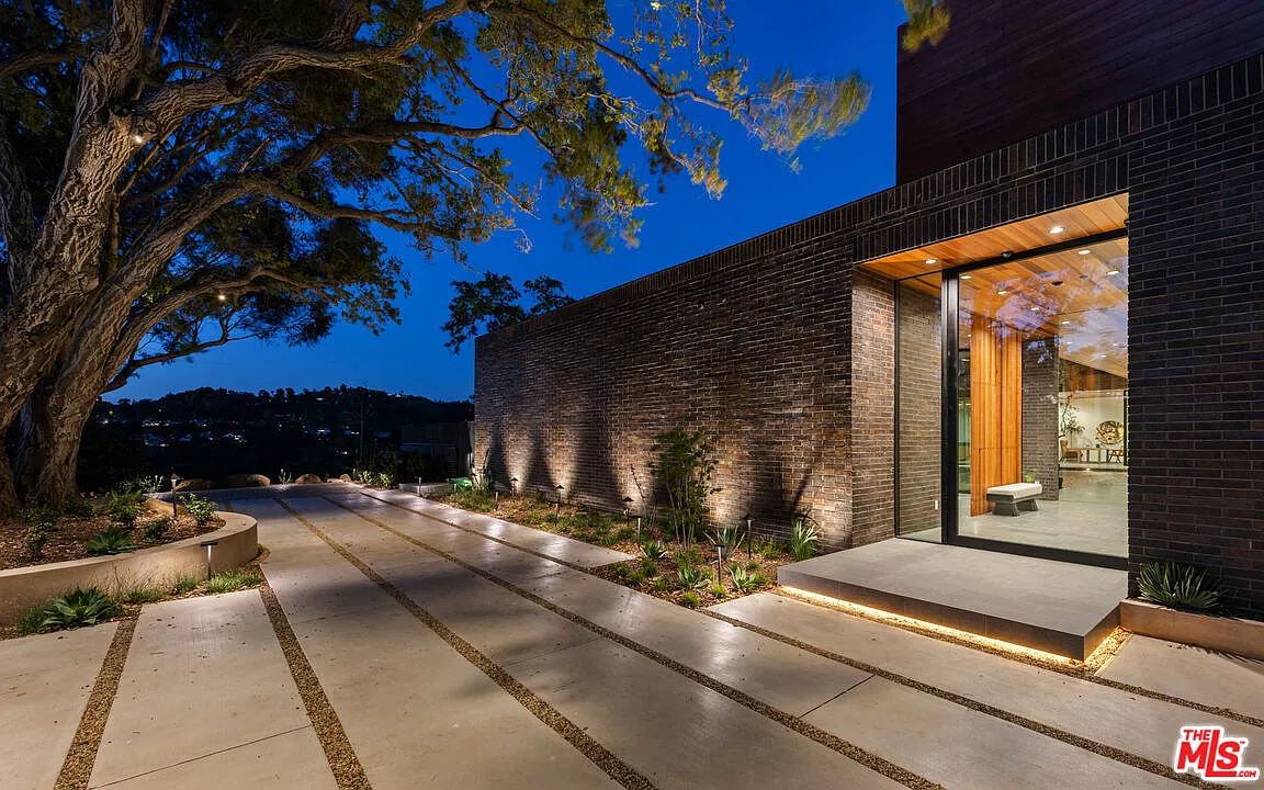 6 bed, 9.0 bath, 8829 sqft, $110,000 — Photo 4
