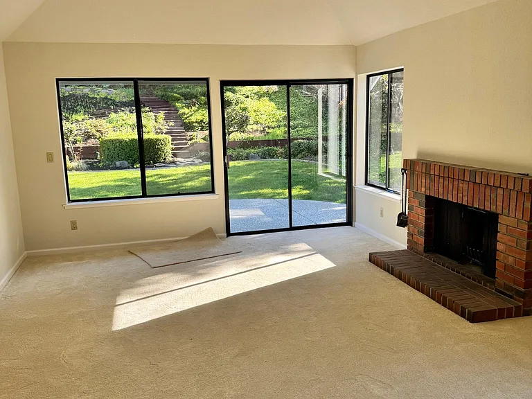 10084 Nantucket Dr — Photo 16