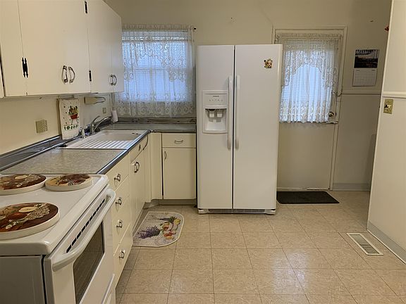 2nd image of 2905 N Linda Ln