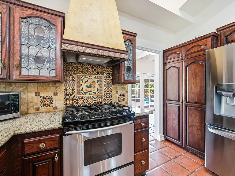 1090 Elfstone Ct — Photo 16