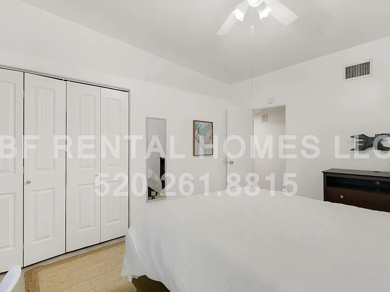 2319 E Helen St — Photo 25