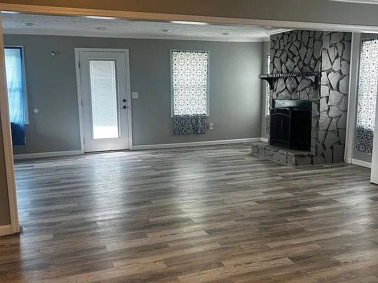 3320 Hillis Rd — Photo 5