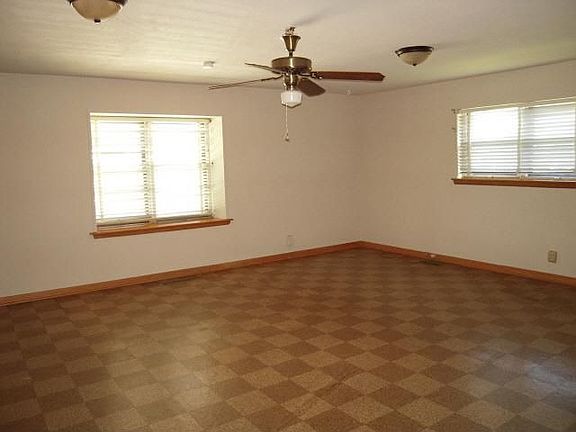 5th image of 861 Patti Dr