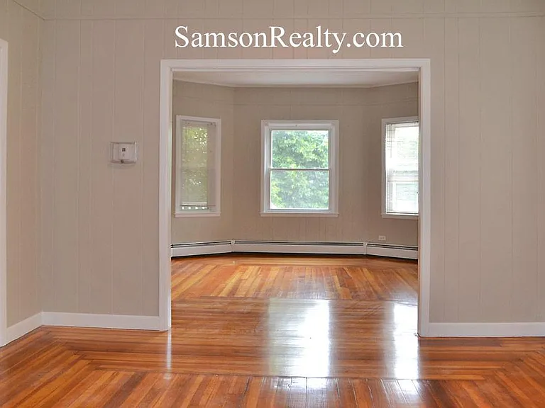 131 Benevolent St — Photo 6