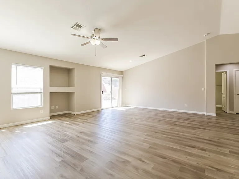 1075 Silver Star St — Photo 5