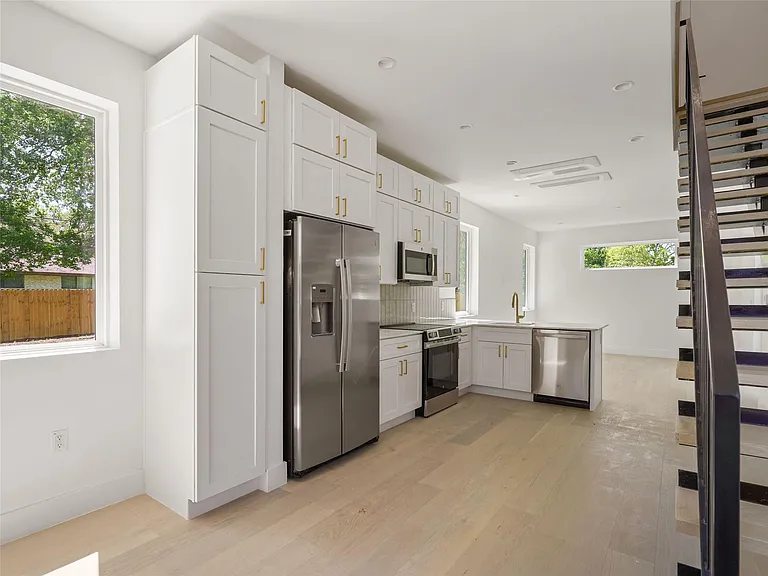 2609 Davis Ln #2 — Photo 5