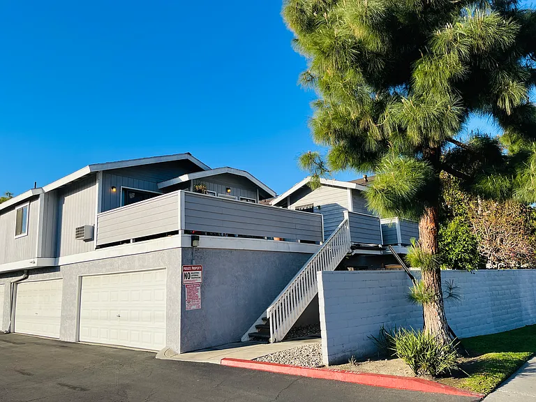 1200 S Sharon Cir #5 — Photo 1