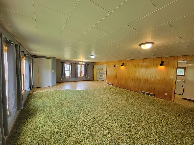 1151 Pease Rd — Photo 8