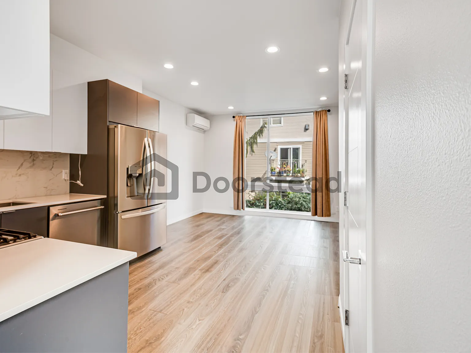 3 bed, 3.5 bath, 1250 sqft, $3,410 — Photo 2