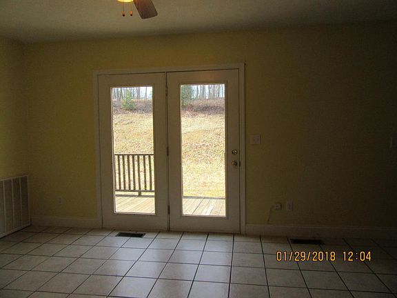 4th image of 210 Anderson Ave