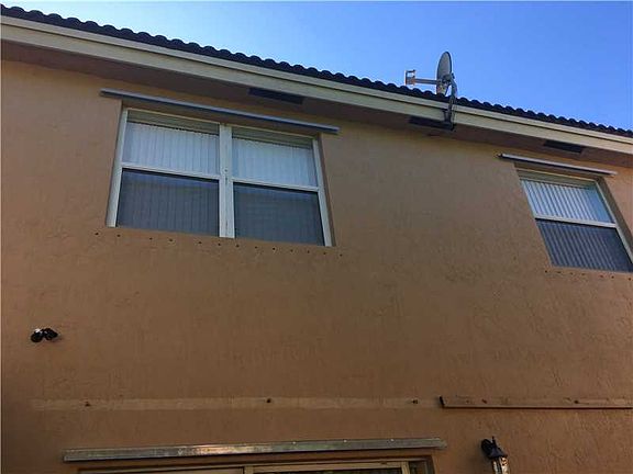 5th image of 939 NE 41st Pl #939