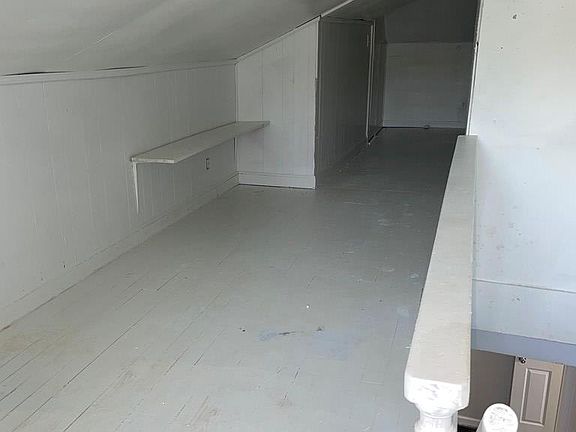 5th image of 813 Stanley St