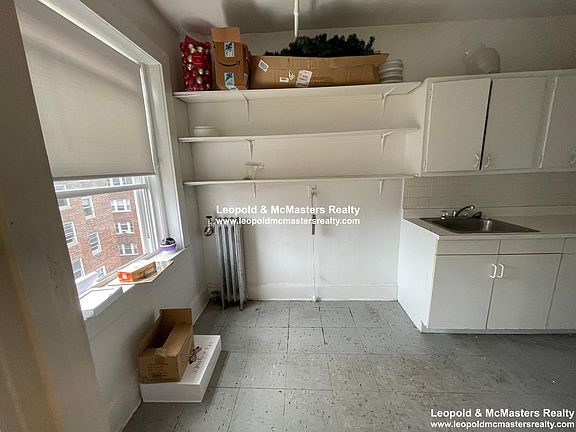4th image of 89 Washington St #32