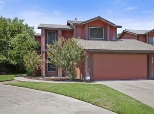930 E Oakridge Ave, Visalia, CA