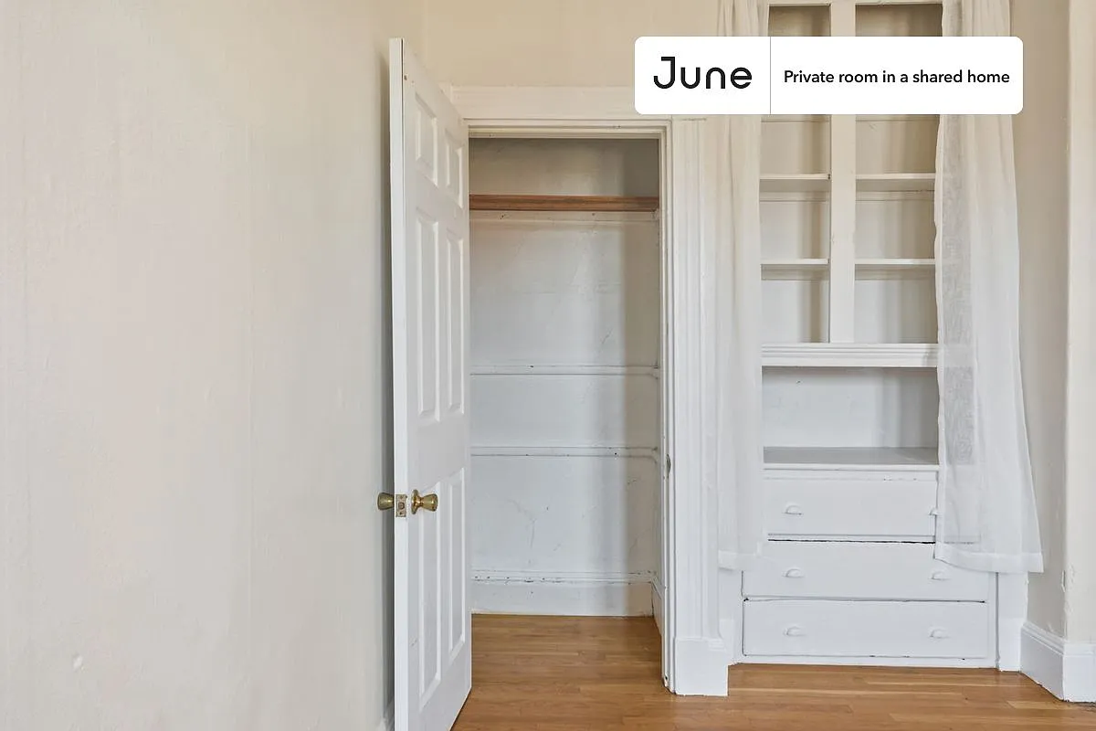 Queen bedroom in 4 bed/1 bath home in Allston #458 A — Photo 4