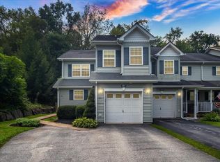 131 Pinebrook Dr, Hyde Park, NY 12538